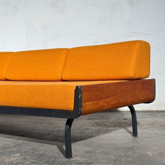 Ariadne Teakhouten Daybed van Friso Kramer voor Auping, jaren 1960 – 3-5 zitsbanken, polished steel (photo 5 of 16)