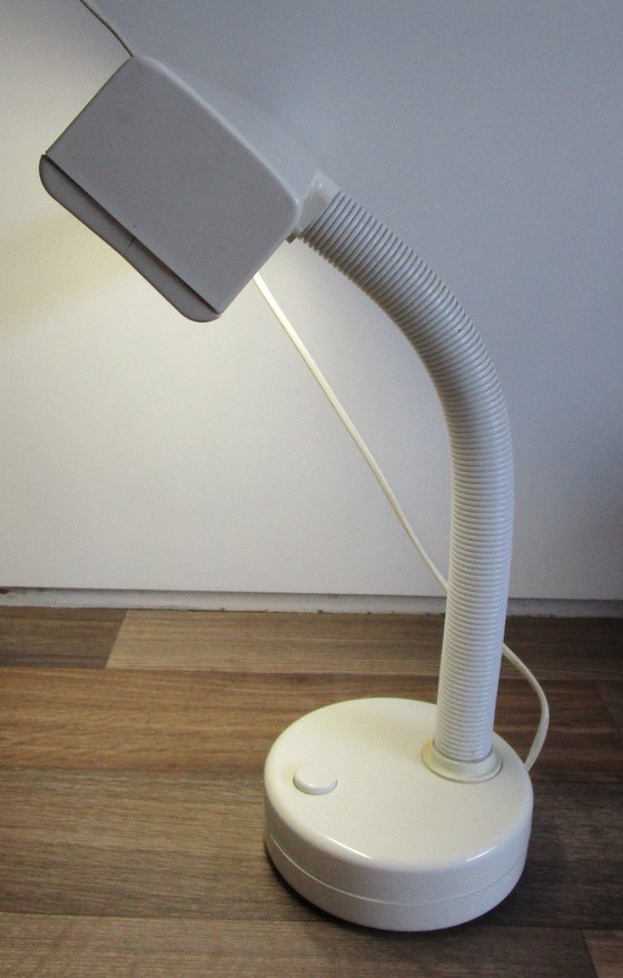 Lampe de bureau fluorescente massive de style futuriste, datant du début des années 1980. – Lampes de bureau (photo 4 of 10)