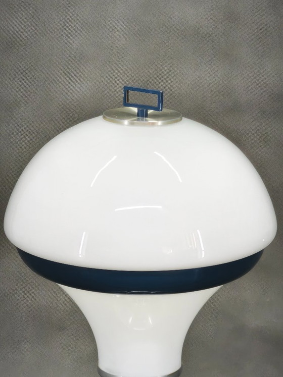 Italienische Space Age Tischlampe aus Opalglas und blauem Metall, 1970er Jahre – Tischlampen (photo 11 of 13)