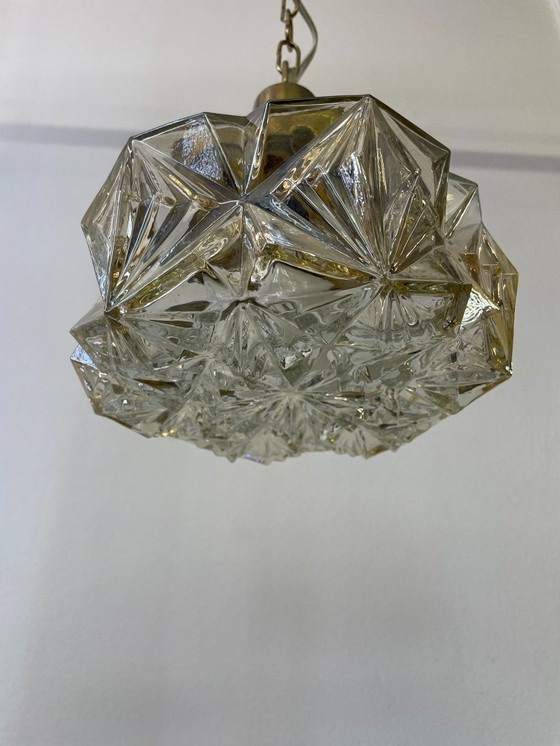 Image 1 of Suspension vintage en laiton et verre ambré