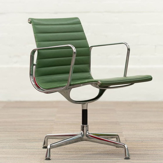 Image 1 of Vitra Ea 108 Drehstuhl