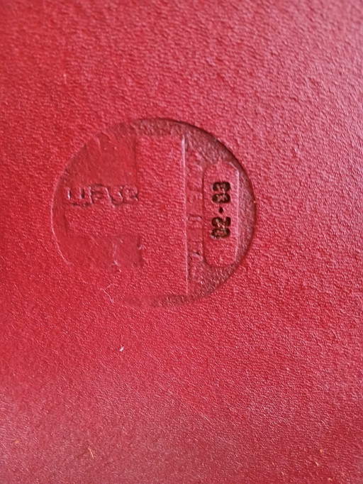 Der Büro-Essbereich-Stuhl Marcel hat 4 Stück von Breuer.