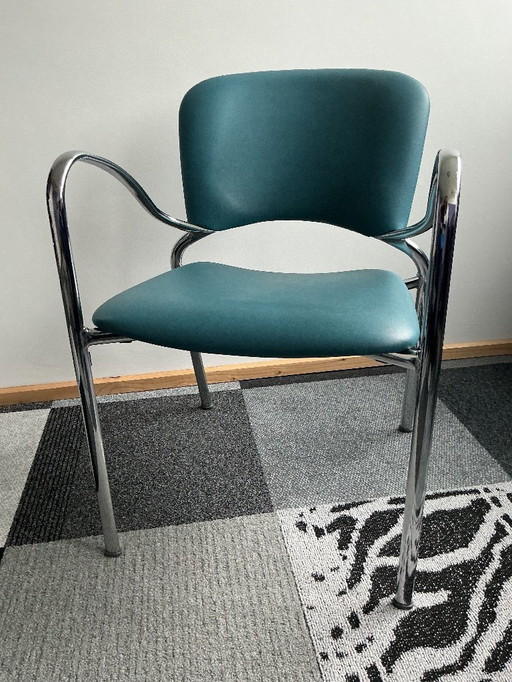 Buisframe stoel van Krijn Hamelink voor CAR Katwijk