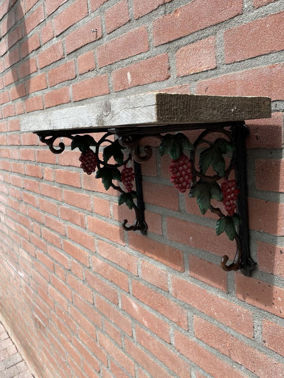 Image 1 of Juego de 4 soportes para estantes de hierro fundido: estilo clásico con diseño de uva