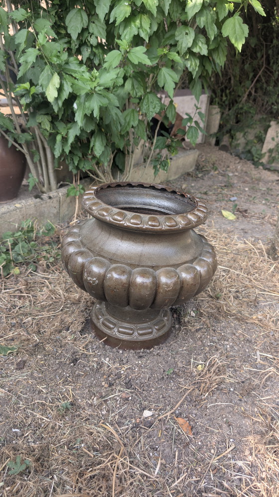 Image 1 of Jarrón Medici de hierro fundido con gallones de Alfred CORNEAU en Charleville siglo XIX