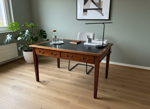 Bellissima scrivania English Partners con intarsi in pelle