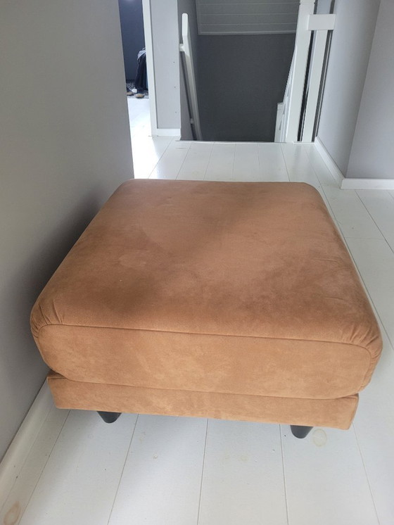 Image 1 of Two Leolux armchairs (Carabas model), one footstool, and three cushions. Upholstery: Alcantara.