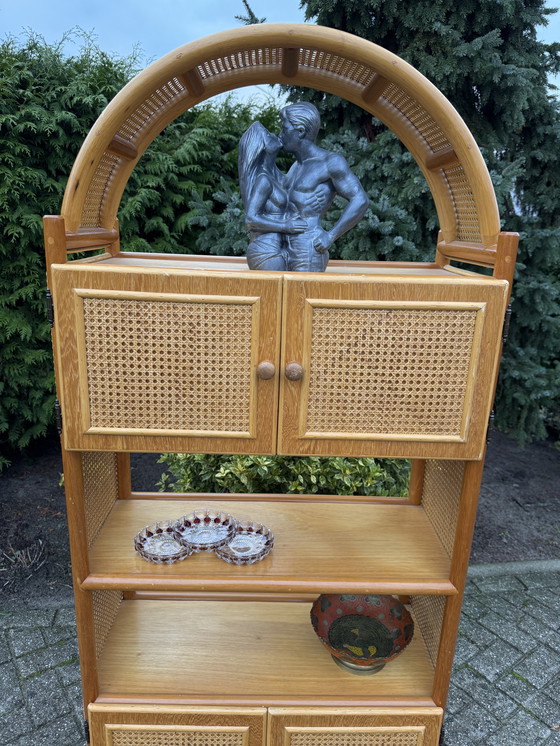 Image 1 of Houten rotan kast vintage boogdesign