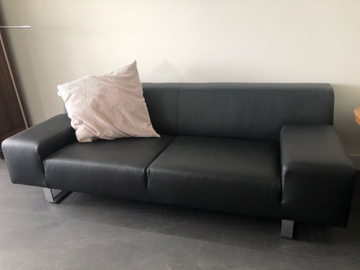 2 and 2.5 seater sleek sofa. Goossens Roermond
