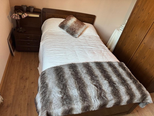 Eenpersoons letto elettrico con nachtkastje en kledingkast