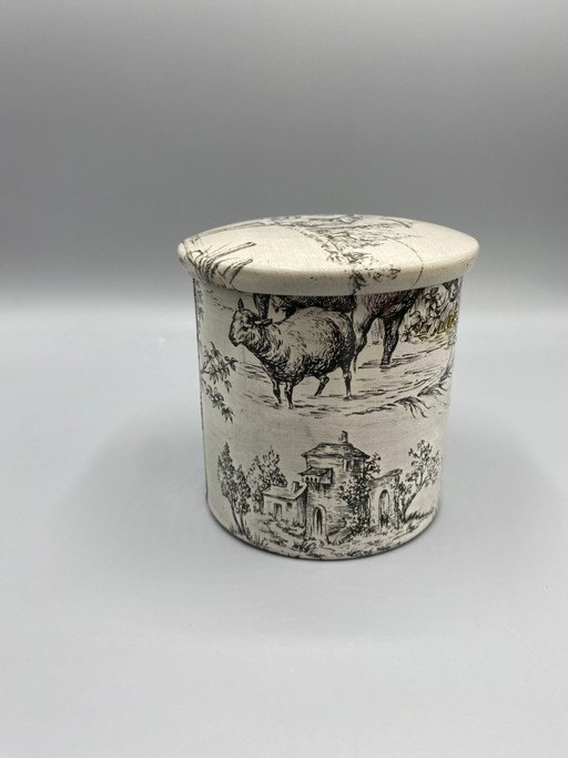 Cylindrical Tin Box, Toile de Jouy Design, Pastoral Scenes – decoratieve objecten, Iron