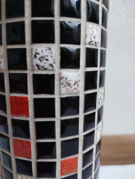 Image 1 of Jarrón de mosaico de la vendimia '70 Negro Blanco Rojo Azulejos articulados