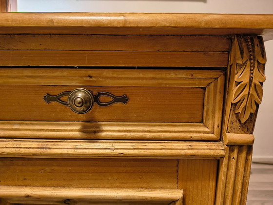 Image 1 of Antike Kommode aus Kiefernholz