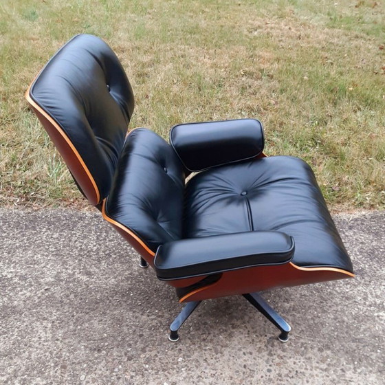Image 1 of Authentic Herman Miller Eames Lounge Chair