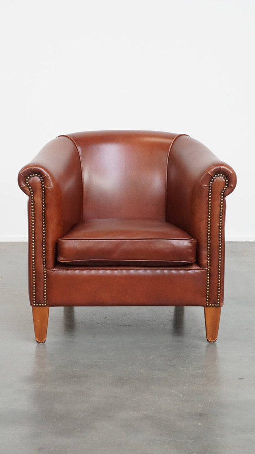 Club chair Made of Beef Leather with Decorative Nails