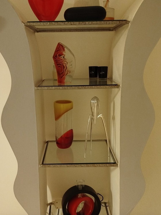 Image 1 of Estantería iluminada "Waves" – Diseño moderno