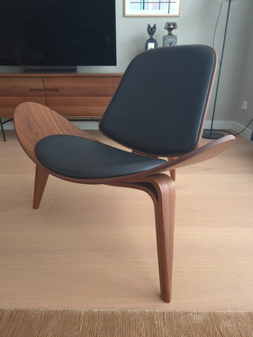 Carl Hansen Søn CH07 Shell Chair – Walnoot & Thor 301 Leder