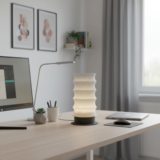 Image 1 of Lampe de table au design moderne imprimé en 3D – Lumière d'ambiance en biopolymère – 29 cm – (Sans fil ou avec fil)