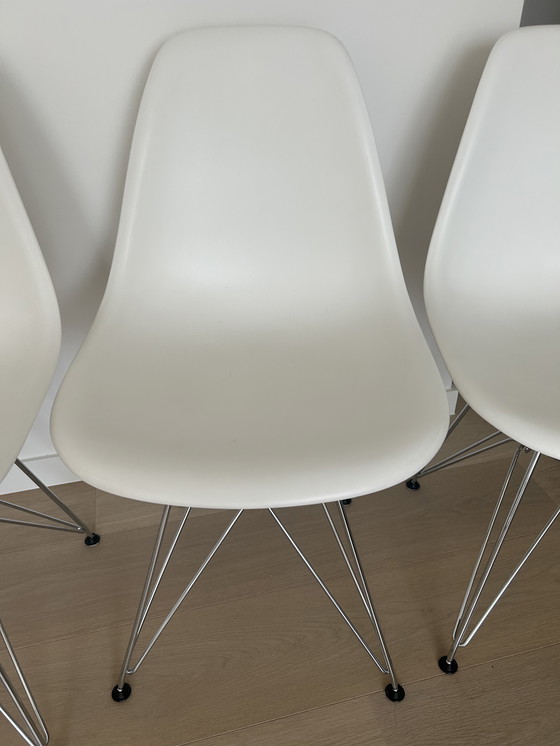 Image 1 of Juego de 4 sillas Vitra Eames DSR - blanco / base cromada