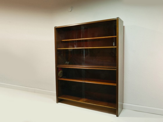 Image 1 of Vintage Vitrine 60er Jahre, Bücherschrank mit Glasschiebetüren, Mid Century Wohnzimmerschrank aus Buche & Eiche, Germany