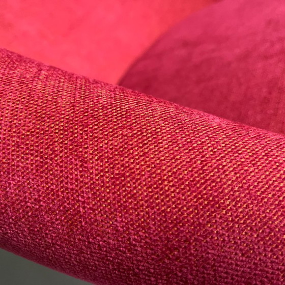 Image 1 of Franse fauteuil in mid-century modern stijl uit de jaren 70: roze chenille Olympia-stoel
