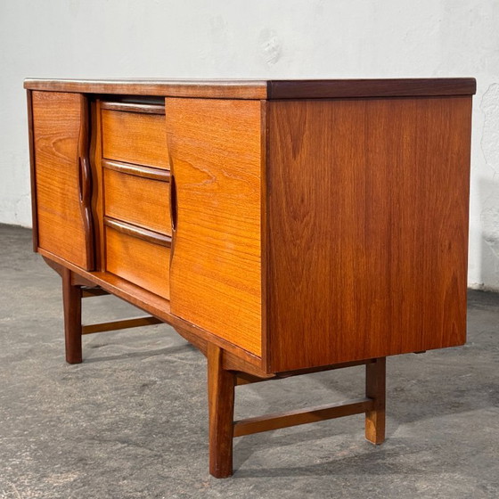 Credenza britannica in teak con ante scorrevoli, anni '60 – Credenze, Legno (photo 16 of 16)