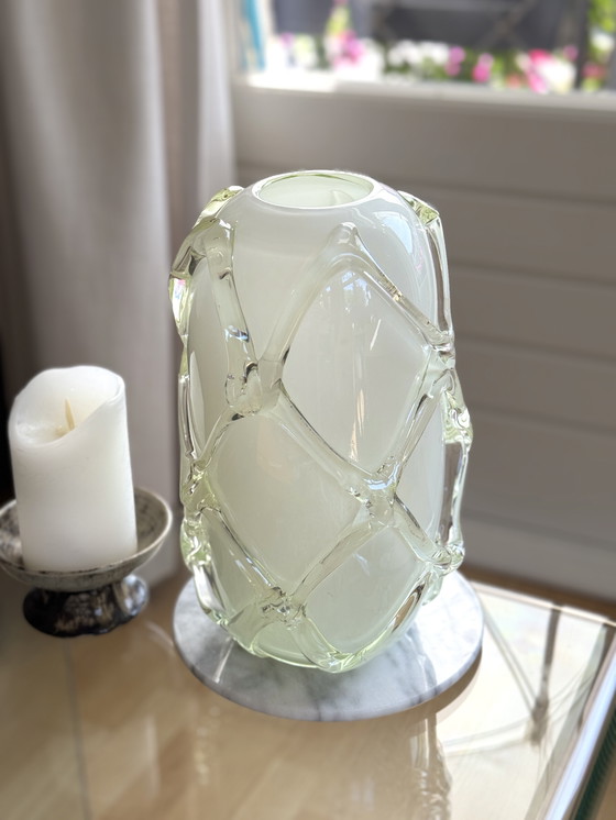 Image 1 of Jarrón de vidrio hecho a mano con diseño de rejilla: objeto de arte