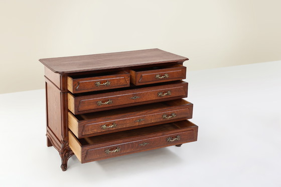 Image 1 of Cómoda antigua francesa de roble tallado