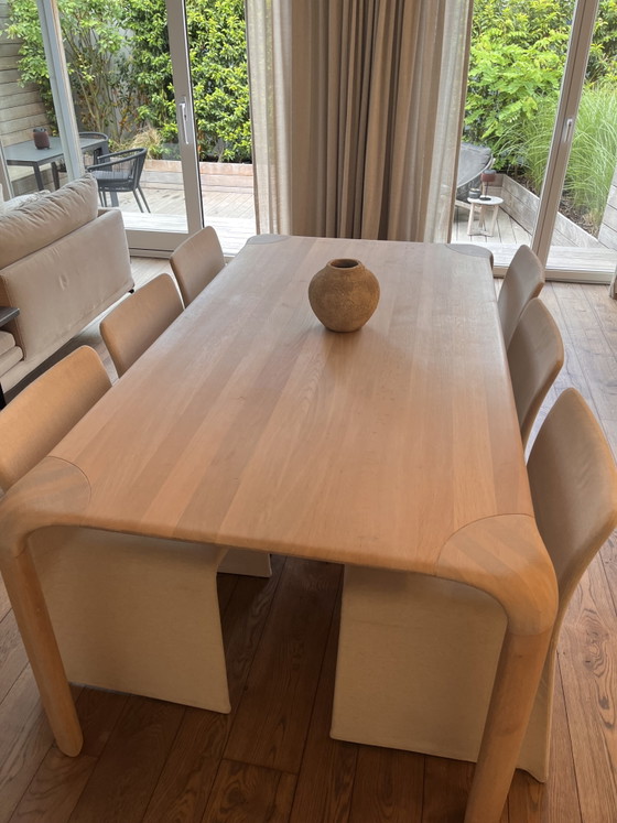 Image 1 of Solid oak design table with 6 Molteni chairs