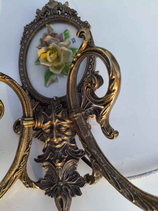 Vintage brass Wall light with Capodimonte ceramic