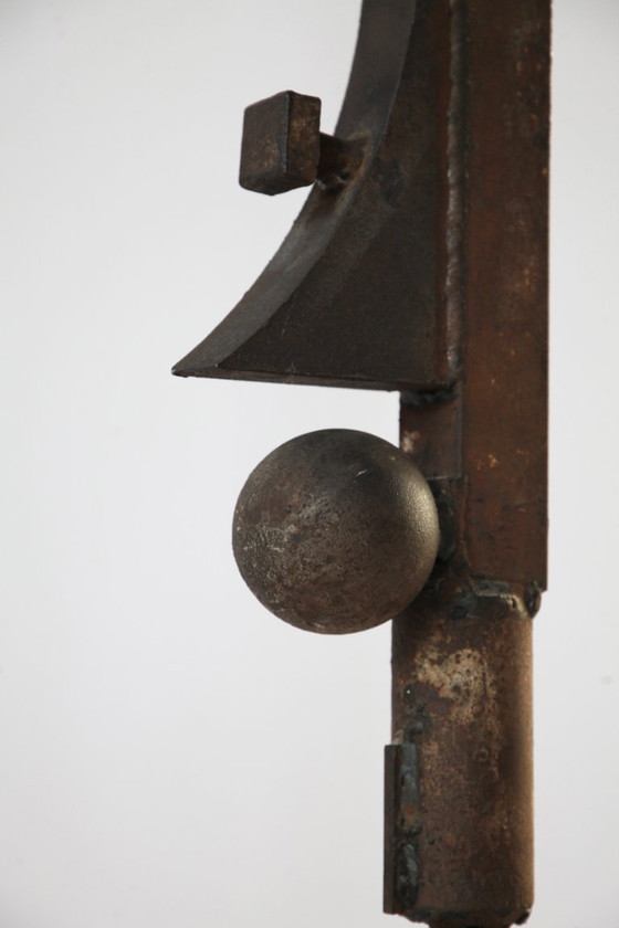 Image 1 of Escultura abstracta de hierro soldado del artista austriaco Edwin Neyer, firmada E.N. y fechada en 1973.