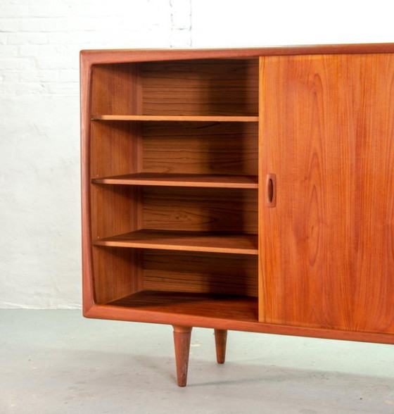 Image 1 of Großes HP Hansen skandinavisches Design Highboard/Sideboard aus massivem Teakholz. Dänemark, 1960er Jahre.