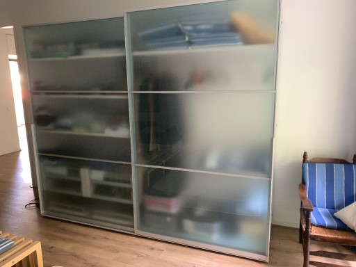 Kleiderschrank - Wandschrank von Team By Wellis – kledingkasten, Glass, Wood (photo 2 of 8)
