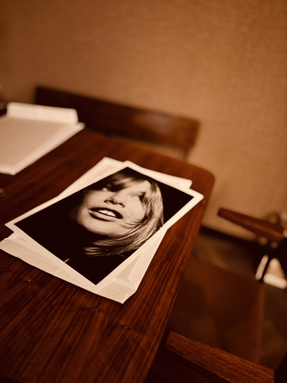 Image 1 of 1x  Monique van de Ven als Olga – Turks Fruit (1972‑73) – Fine‑art zwart‑wit 