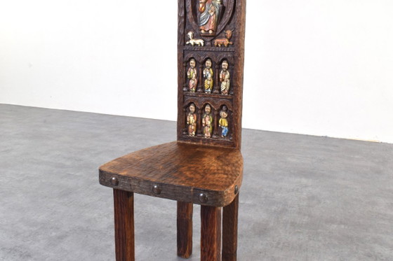 Sillón español de respaldo alto de Ormecasa con la imagen de Jesús y los apóstoles, década de 1970. (photo 10 of 12)