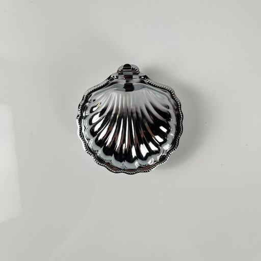 Zilverkleurige metalen doos, 1970