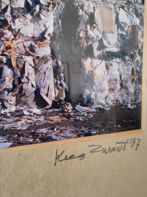 Image 1 of Kees Zwart (La Haya, 1929) — Fardos de papel usado, 1987