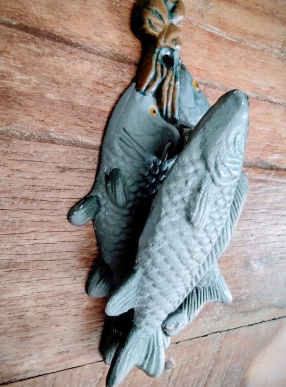 Image 1 of Gietijzeren deurklopper met drie vissen