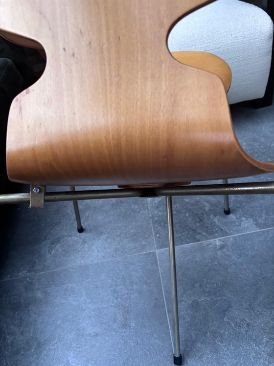 Image 1 of Set of 4 Fritz Hansen 3-legged vintage Danish design dining chairs