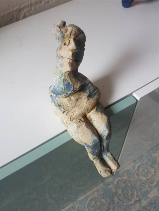 Vrolijke Japie,beeld van klei, intuitief gemaakt