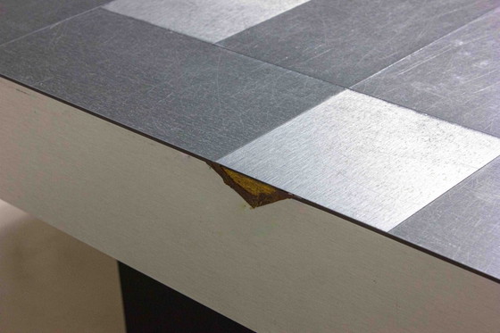 Image 1 of Table basse géométrique avec surface en métal brossé