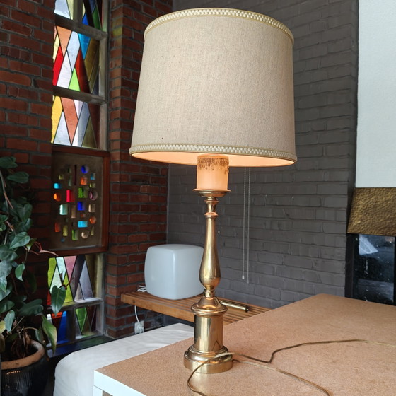 Image 1 of Vintage messing tafellamp met linnen kap – 80 cm
