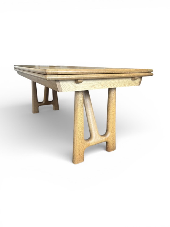 Image 1 of Uitschuifbare eiken tafel van Guillerme & Chambron, uitgegeven door Votre Maison