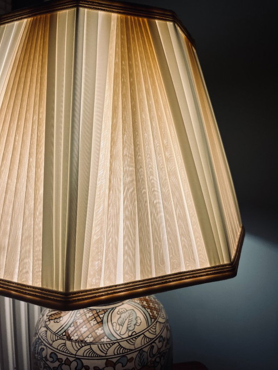 Image 1 of Vintage table lamp with beautiful shade