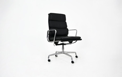 Fauteuil Soft Pad conçu par Charles et Ray Eames pour ring Mobelfabrikk Norway, années 1970