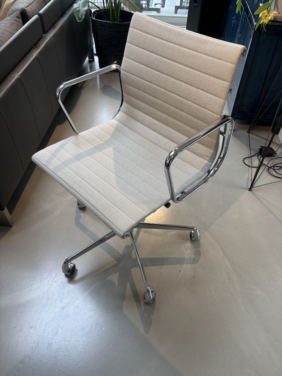 Image 1 of Vitra EA 117 bureaustoel hopsak 2020 ivory / grey