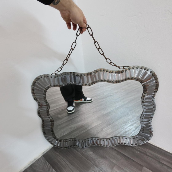 Image 1 of Specchio Da Parete Brutalist Borchiato In Metallo Anni 60 Design Modernariato