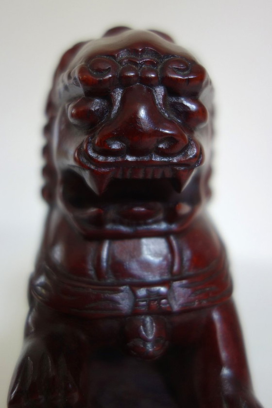 Image 1 of Een paar vintage Chinese houten Foo-honden