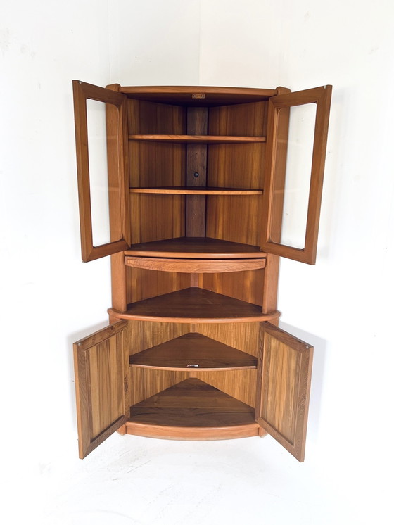 Image 1 of Vitrine d'angle vintage danoise en teck, Dyrlund '70s