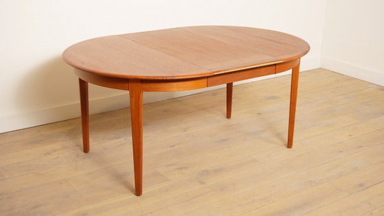 Image 1 of Table à manger extensible vintage ronde